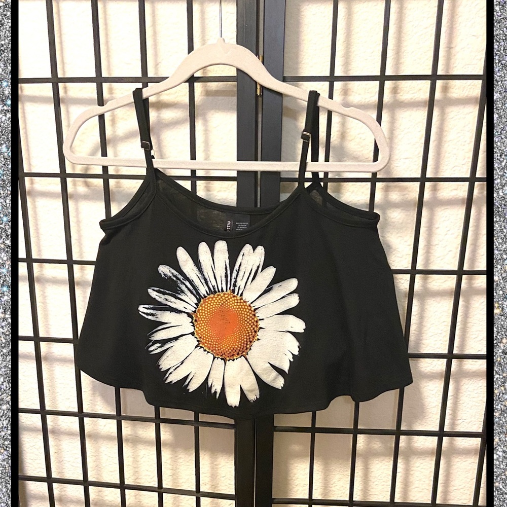 Full Tilt Loose-fitting Daisy crop top
